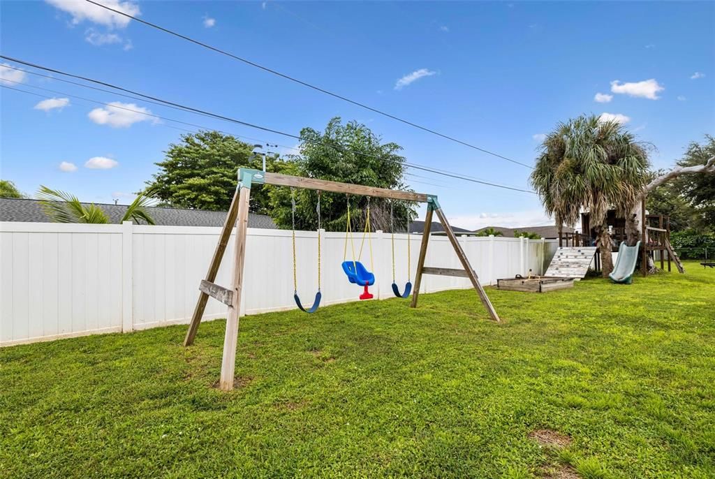 For Sale: $347,000 (3 beds, 2 baths, 1272 Square Feet)