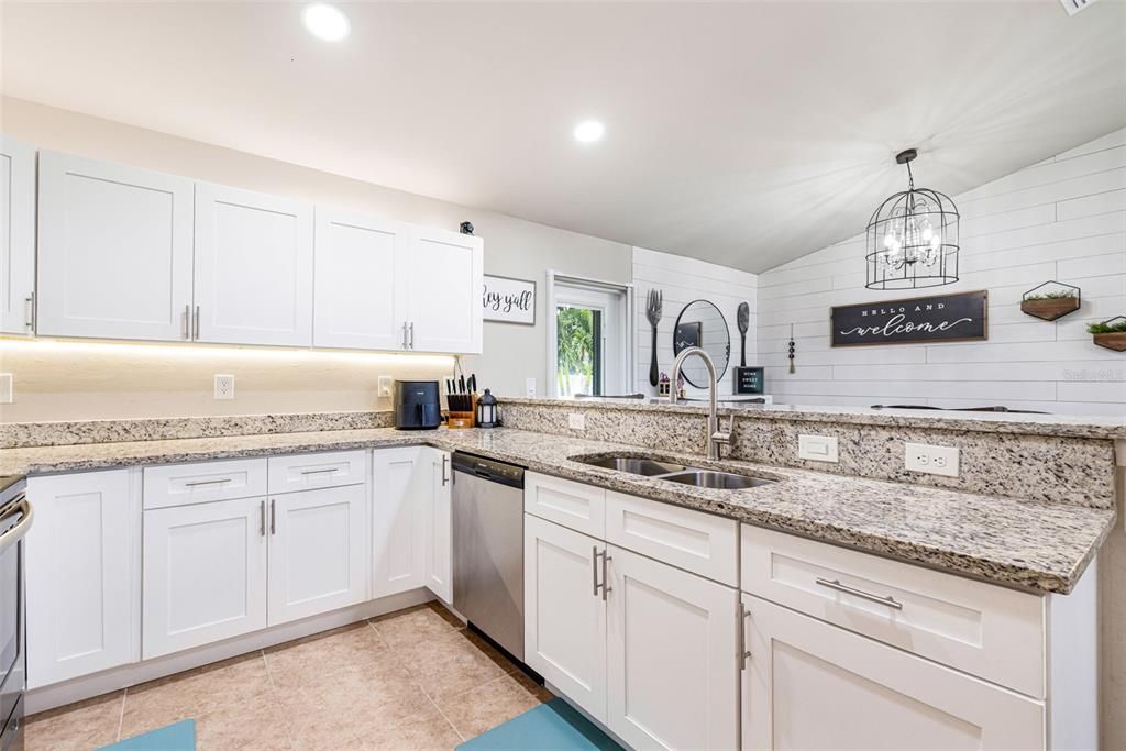 For Sale: $347,000 (3 beds, 2 baths, 1272 Square Feet)