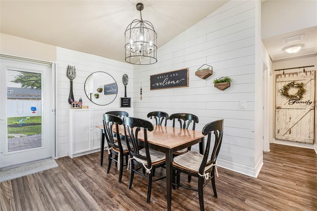 For Sale: $347,000 (3 beds, 2 baths, 1272 Square Feet)