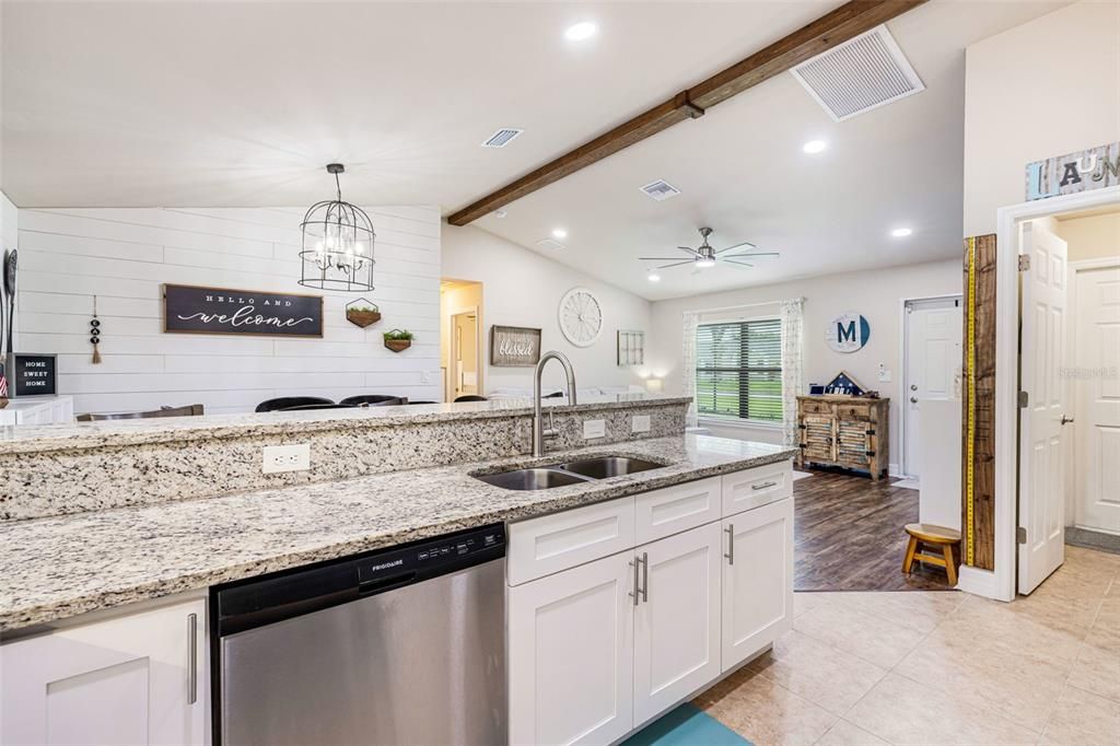 For Sale: $347,000 (3 beds, 2 baths, 1272 Square Feet)