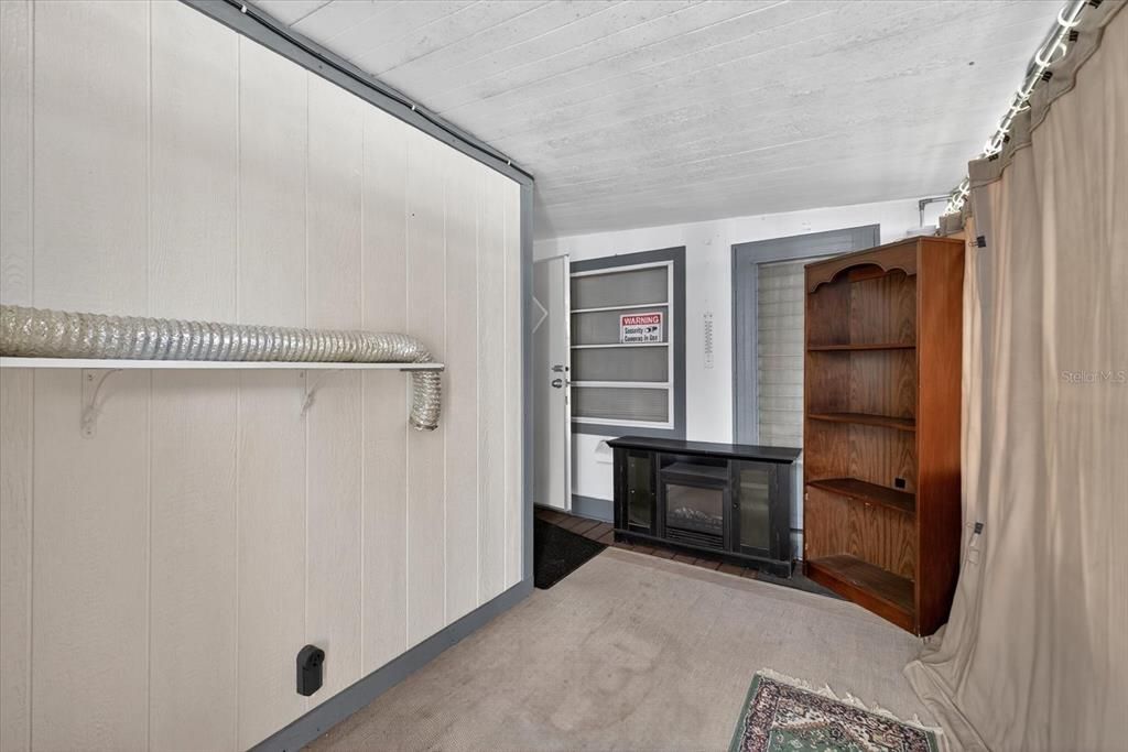 Active With Contract: $100,000 (2 beds, 1 baths, 520 Square Feet)