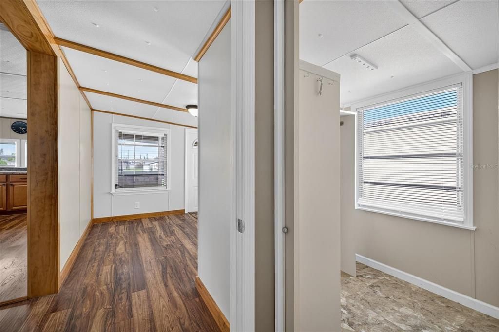 Active With Contract: $100,000 (2 beds, 1 baths, 520 Square Feet)