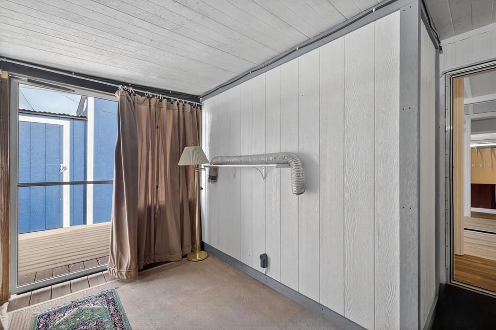 Active With Contract: $100,000 (2 beds, 1 baths, 520 Square Feet)