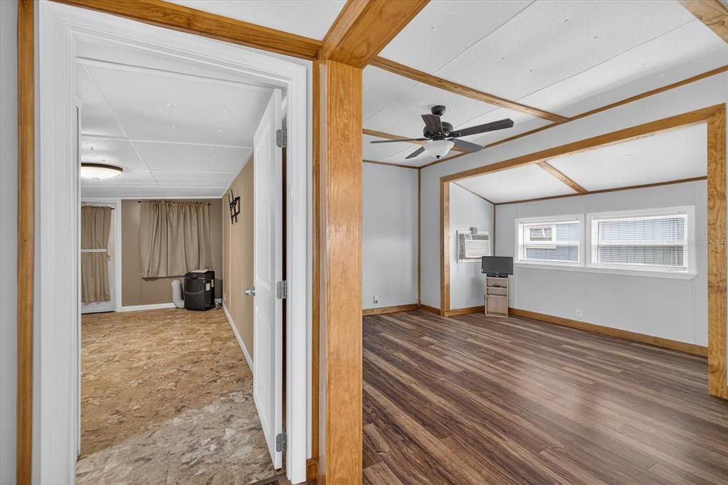 Active With Contract: $100,000 (2 beds, 1 baths, 520 Square Feet)