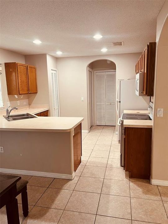 Active With Contract: $343,500 (4 beds, 2 baths, 1442 Square Feet)