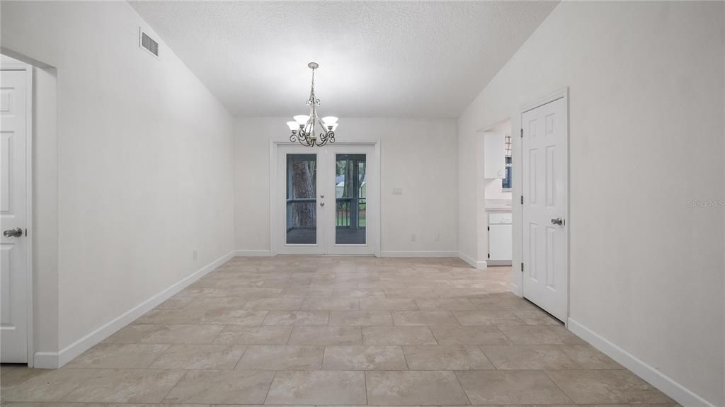 На продажу: $325,000 (3 спален, 2 ванн, 1118 Квадратных фут)