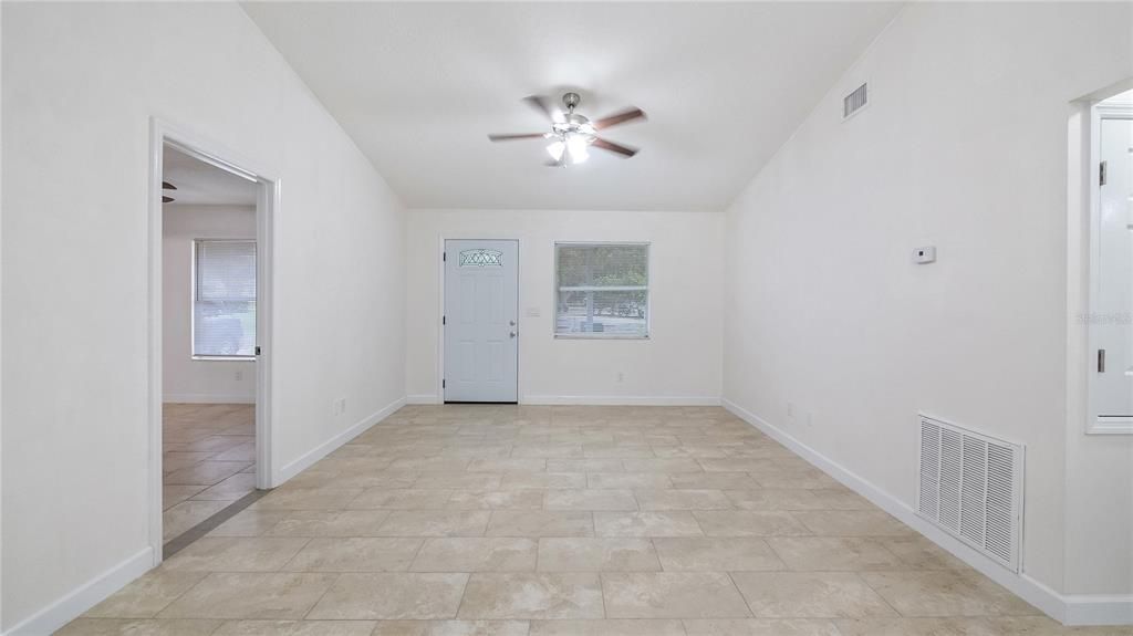 На продажу: $325,000 (3 спален, 2 ванн, 1118 Квадратных фут)