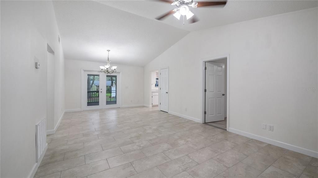 На продажу: $325,000 (3 спален, 2 ванн, 1118 Квадратных фут)