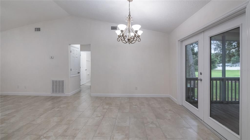 На продажу: $325,000 (3 спален, 2 ванн, 1118 Квадратных фут)