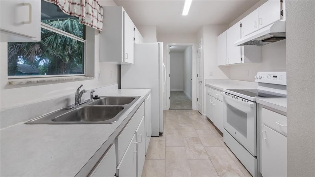 На продажу: $325,000 (3 спален, 2 ванн, 1118 Квадратных фут)