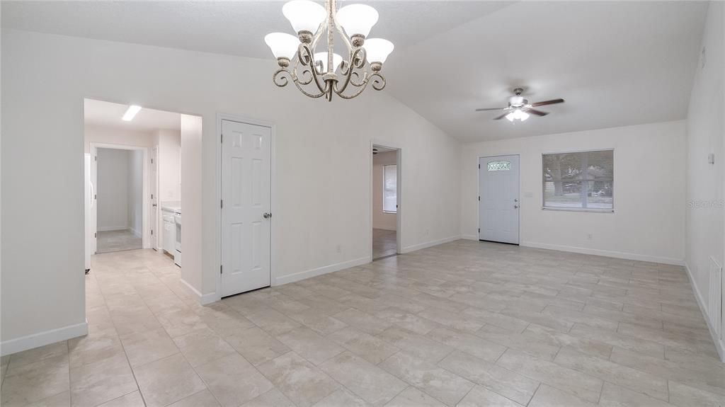 На продажу: $325,000 (3 спален, 2 ванн, 1118 Квадратных фут)