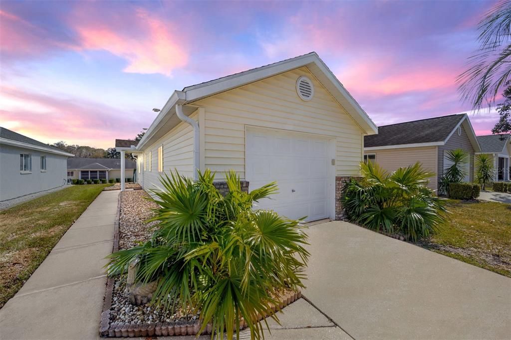 For Sale: $189,900 (2 beds, 2 baths, 929 Square Feet)