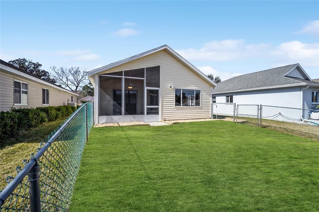 For Sale: $189,900 (2 beds, 2 baths, 929 Square Feet)