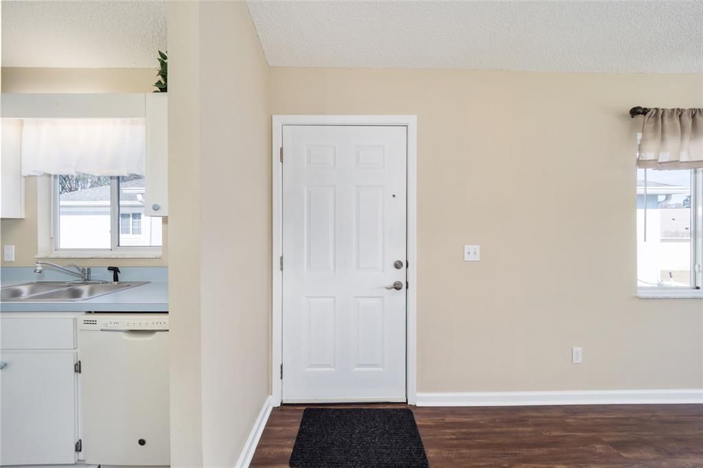 For Sale: $189,900 (2 beds, 2 baths, 929 Square Feet)