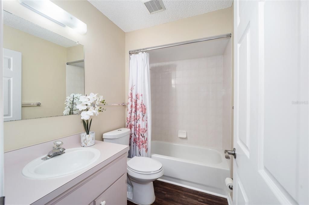 For Sale: $189,900 (2 beds, 2 baths, 929 Square Feet)