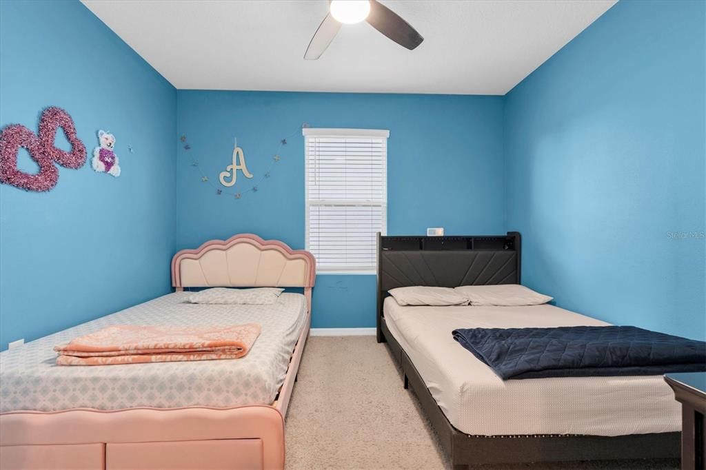 Под контрактом: $2,600 (4 спален, 2 ванн, 1828 Квадратных фут)