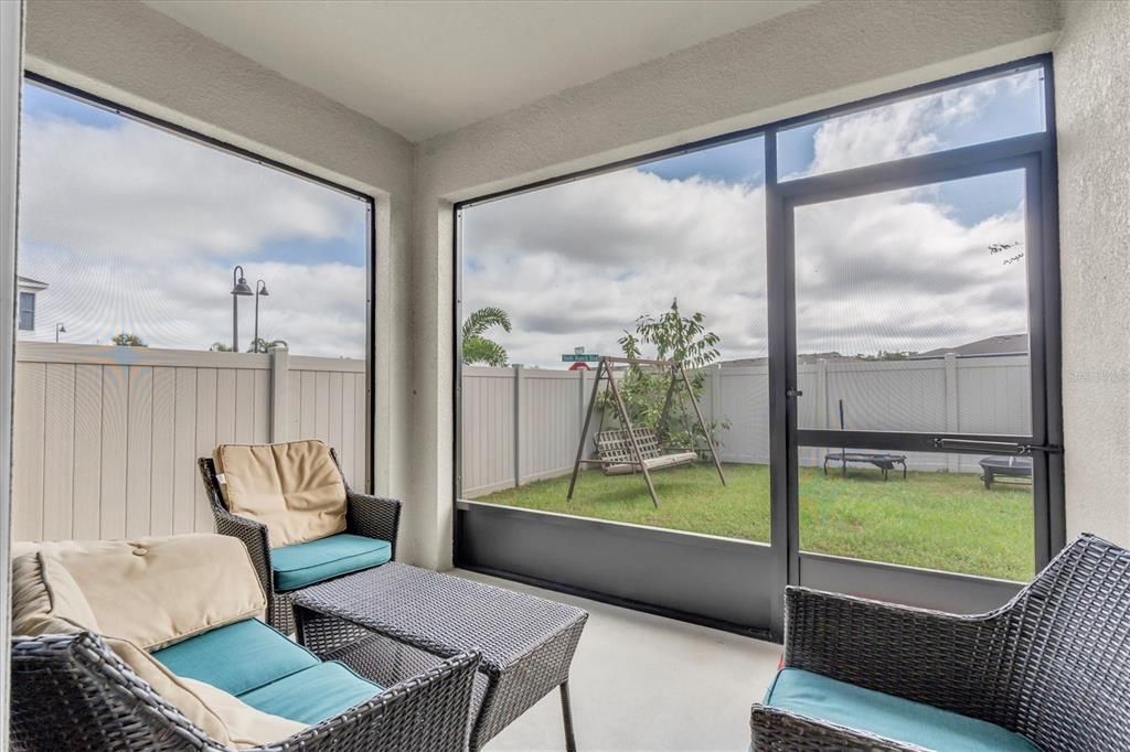 Под контрактом: $2,600 (4 спален, 2 ванн, 1828 Квадратных фут)