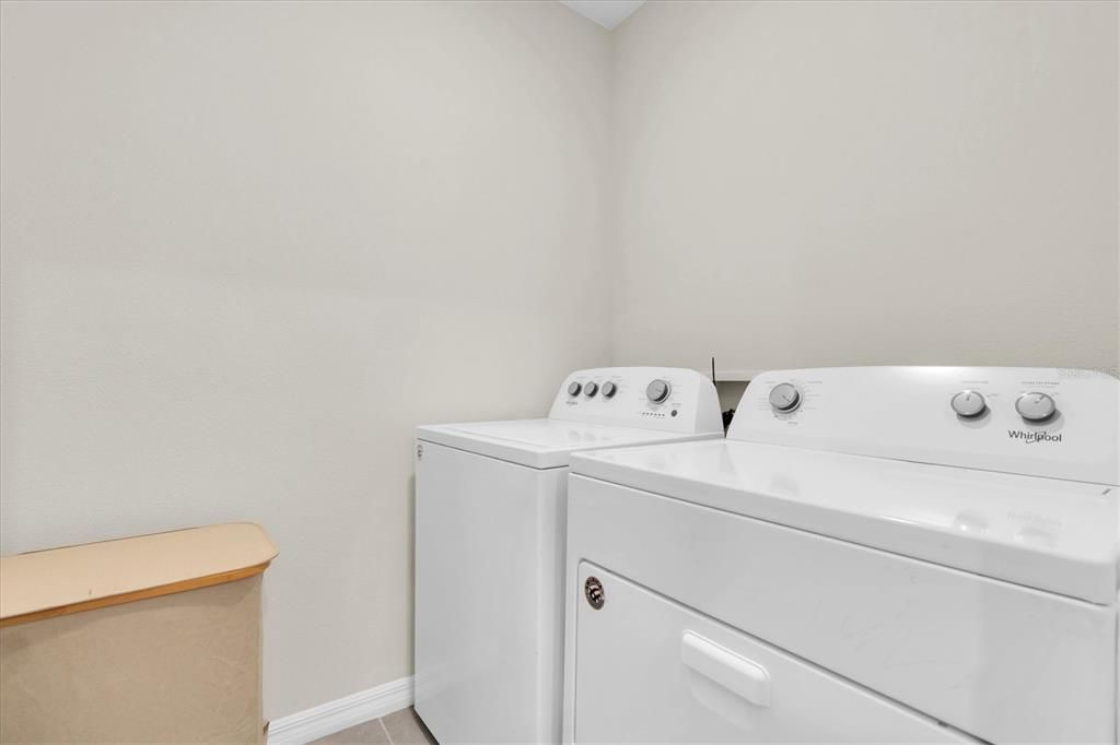 Под контрактом: $2,600 (4 спален, 2 ванн, 1828 Квадратных фут)