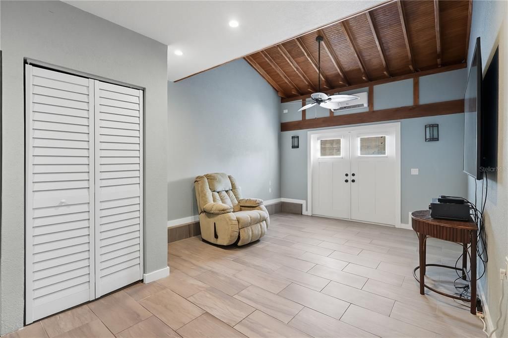 En Venta: $615,000 (3 camas, 2 baños, 2030 Pies cuadrados)