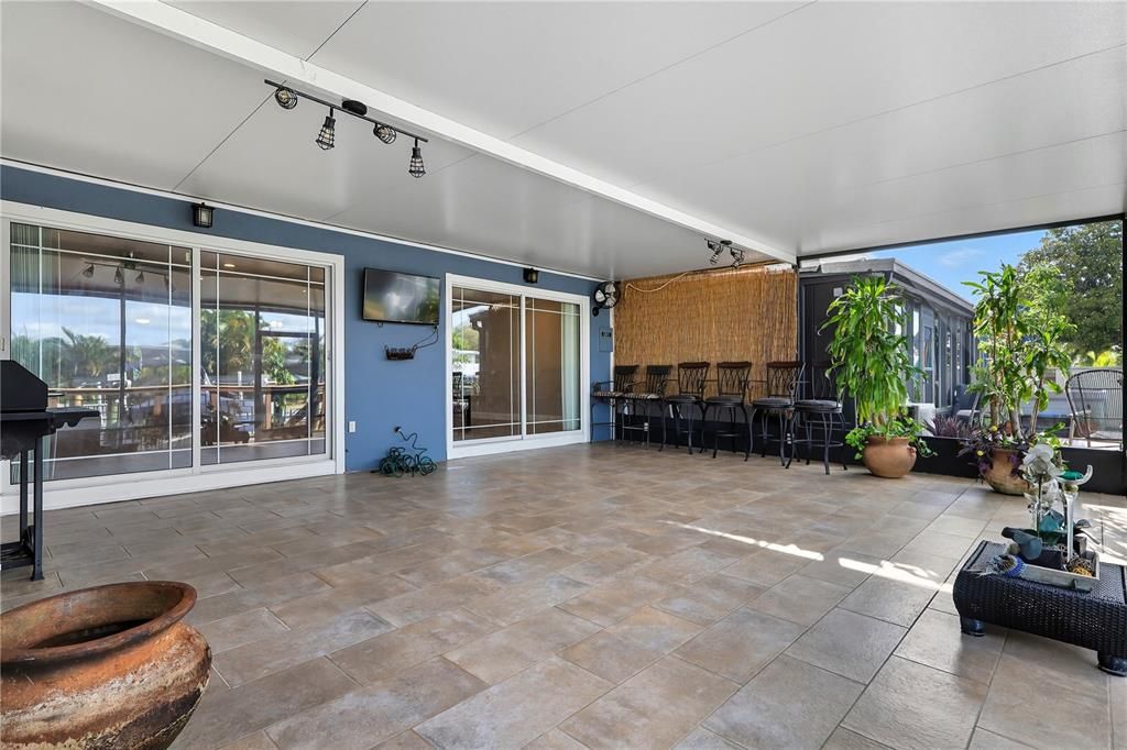 En Venta: $615,000 (3 camas, 2 baños, 2030 Pies cuadrados)