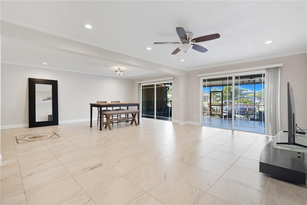 En Venta: $615,000 (3 camas, 2 baños, 2030 Pies cuadrados)