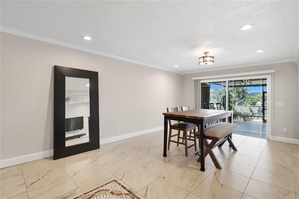 En Venta: $615,000 (3 camas, 2 baños, 2030 Pies cuadrados)