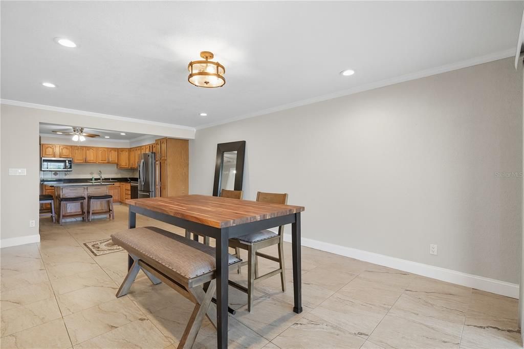 En Venta: $615,000 (3 camas, 2 baños, 2030 Pies cuadrados)