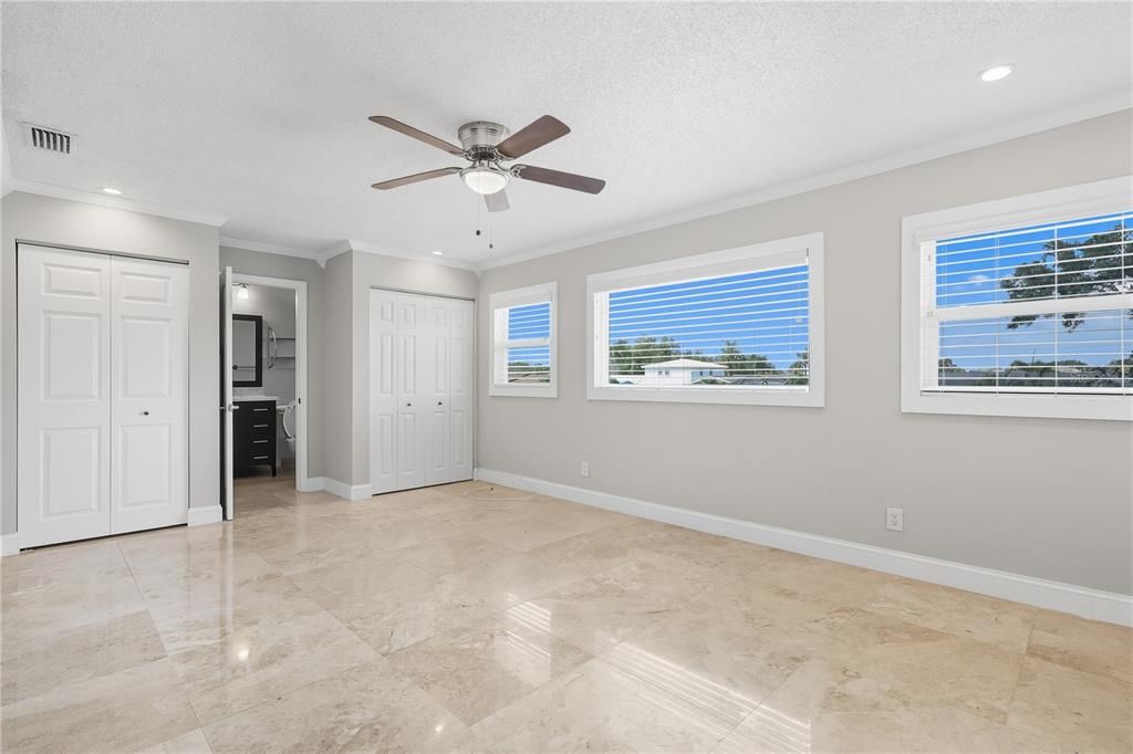 En Venta: $615,000 (3 camas, 2 baños, 2030 Pies cuadrados)