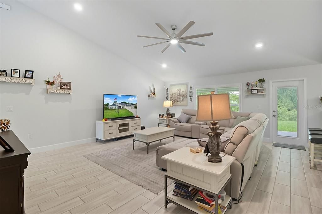 For Sale: $999,997 (4 beds, 3 baths, 3000 Square Feet)