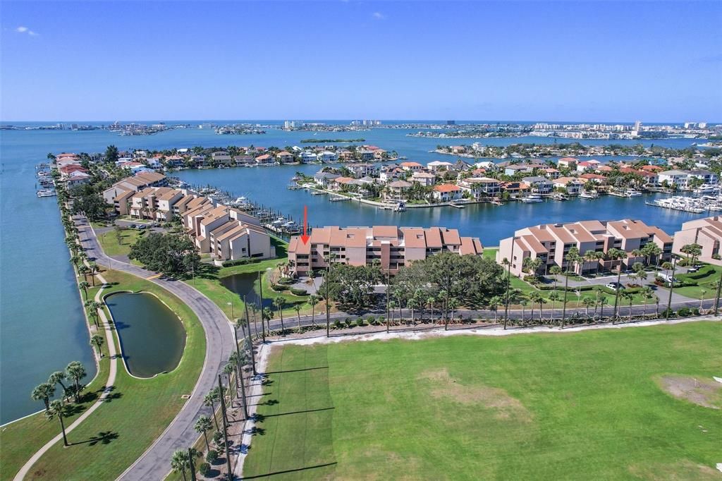 Под контрактом: $1,295,000 (4 спален, 3 ванн, 2280 Квадратных фут)