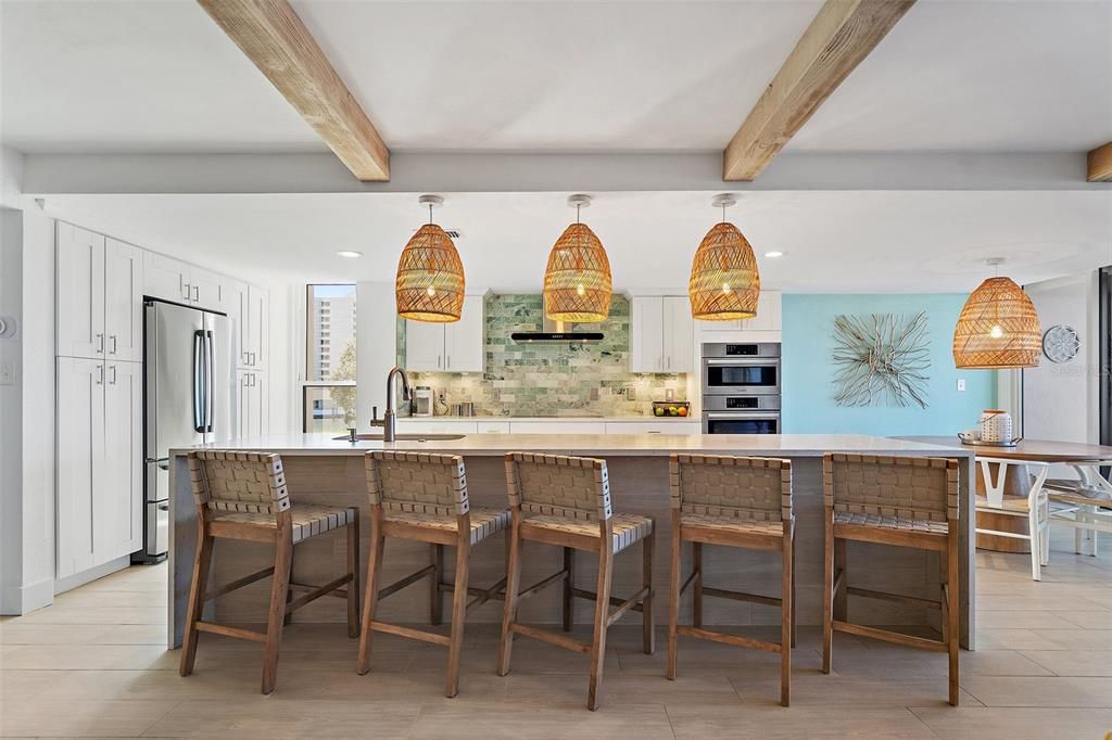 Под контрактом: $1,295,000 (4 спален, 3 ванн, 2280 Квадратных фут)