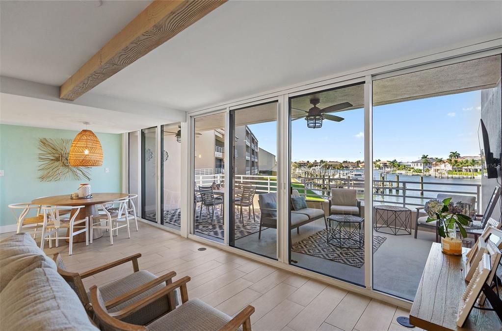 Под контрактом: $1,295,000 (4 спален, 3 ванн, 2280 Квадратных фут)