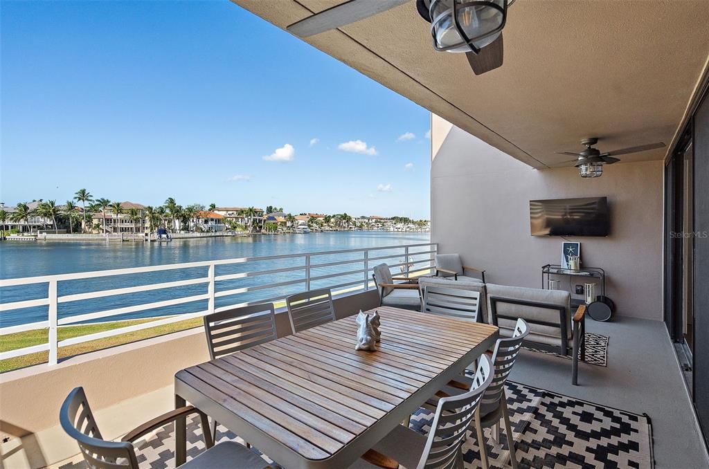 Под контрактом: $1,295,000 (4 спален, 3 ванн, 2280 Квадратных фут)