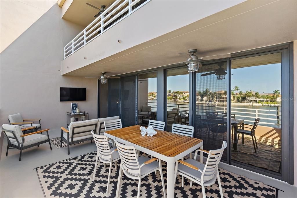 Под контрактом: $1,295,000 (4 спален, 3 ванн, 2280 Квадратных фут)