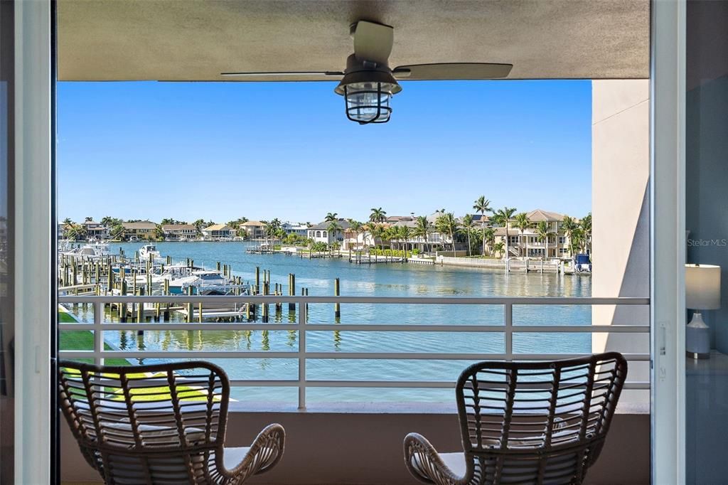 Под контрактом: $1,295,000 (4 спален, 3 ванн, 2280 Квадратных фут)