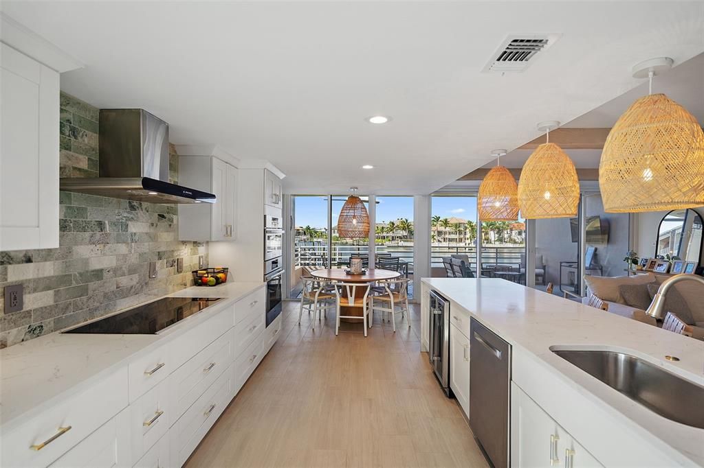 Под контрактом: $1,295,000 (4 спален, 3 ванн, 2280 Квадратных фут)