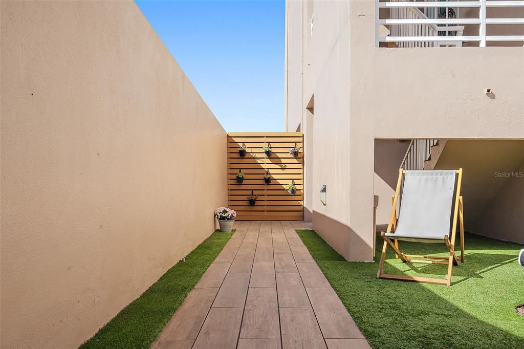 Под контрактом: $1,295,000 (4 спален, 3 ванн, 2280 Квадратных фут)