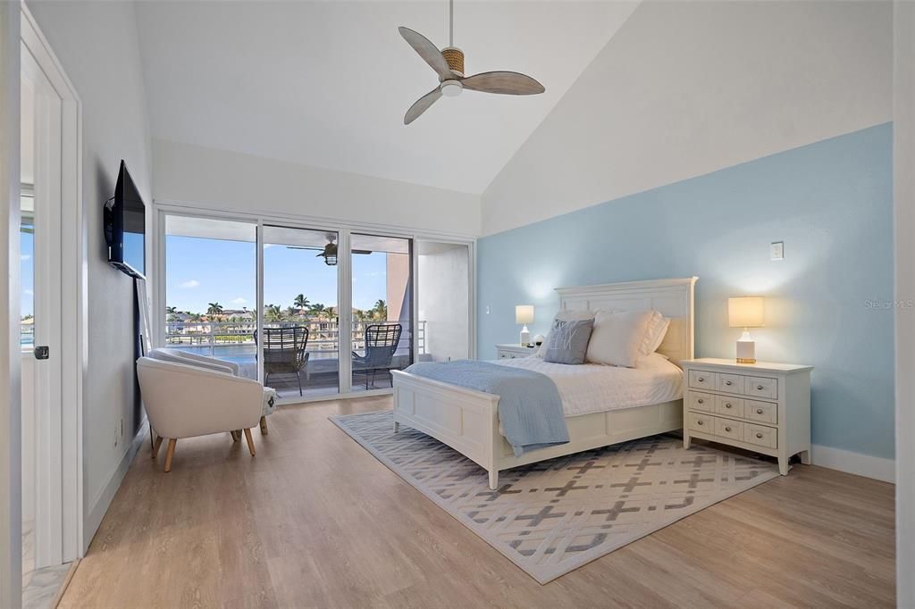 Под контрактом: $1,295,000 (4 спален, 3 ванн, 2280 Квадратных фут)