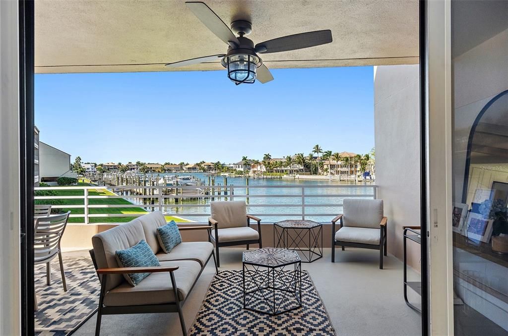 Под контрактом: $1,295,000 (4 спален, 3 ванн, 2280 Квадратных фут)