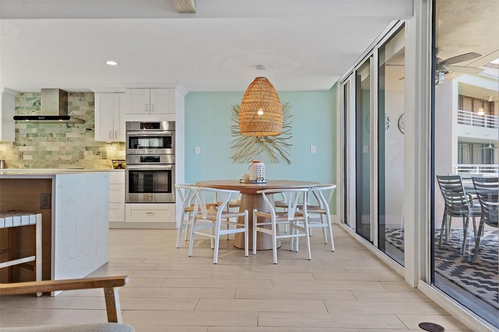 Под контрактом: $1,295,000 (4 спален, 3 ванн, 2280 Квадратных фут)