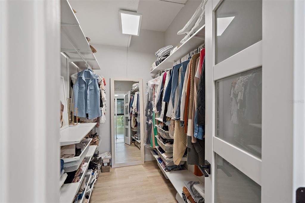 Под контрактом: $1,295,000 (4 спален, 3 ванн, 2280 Квадратных фут)