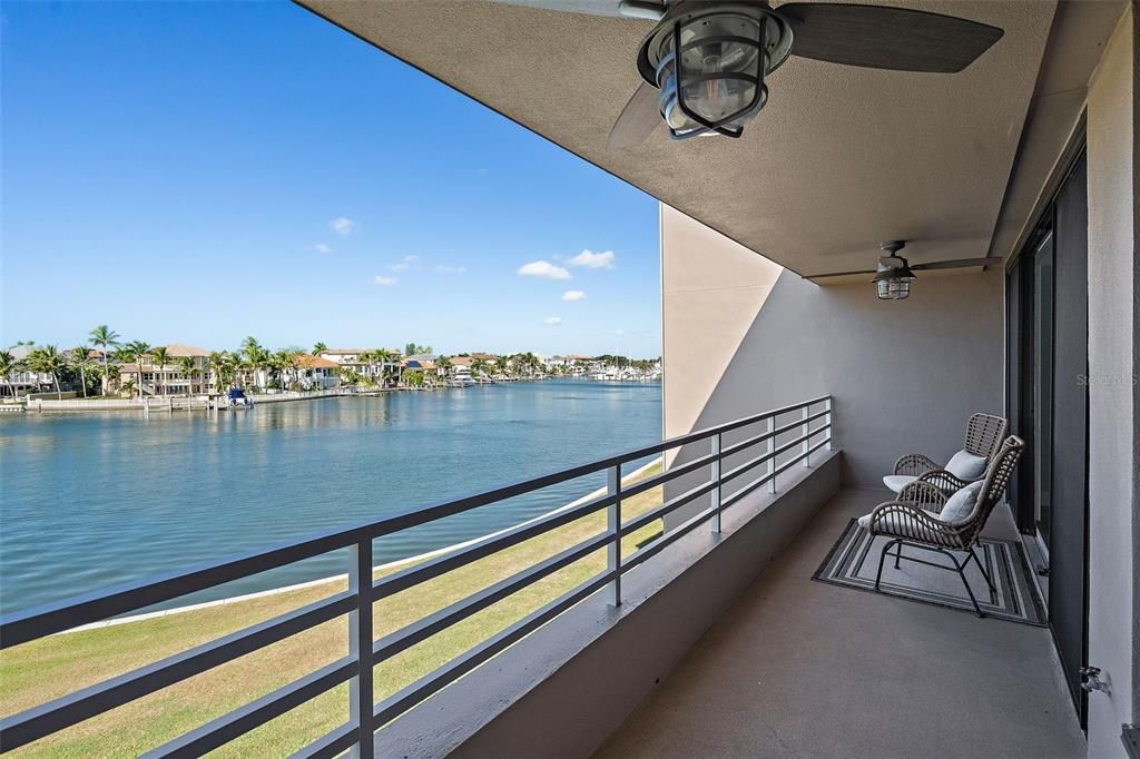 Под контрактом: $1,295,000 (4 спален, 3 ванн, 2280 Квадратных фут)