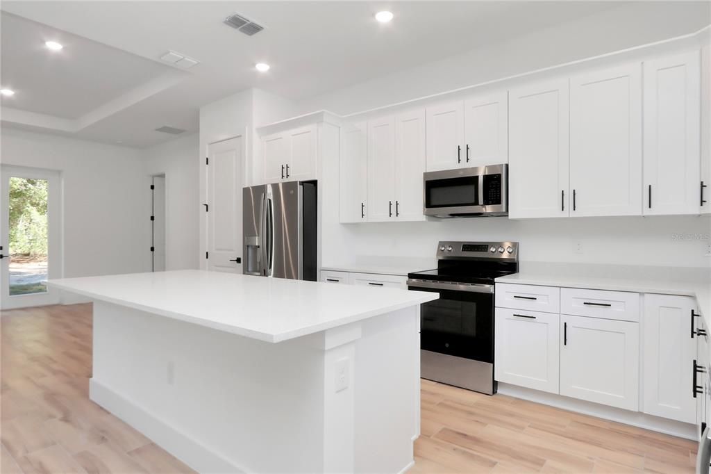 На продажу: $495,000 (3 спален, 2 ванн, 1834 Квадратных фут)