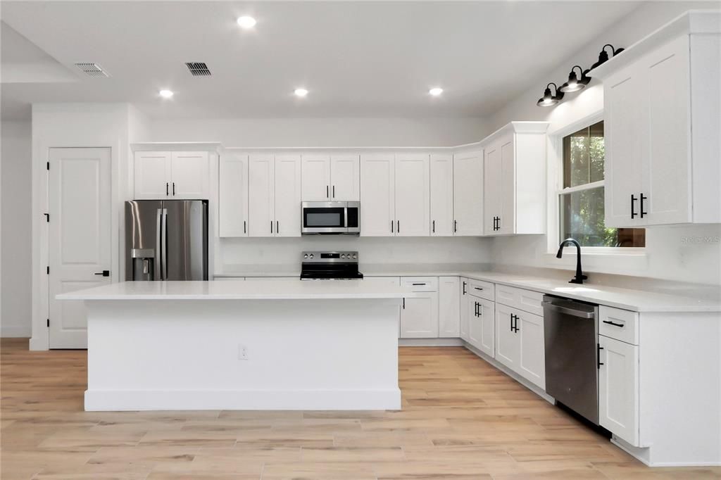 На продажу: $495,000 (3 спален, 2 ванн, 1834 Квадратных фут)