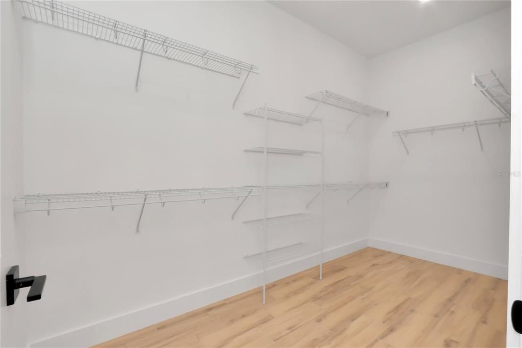 На продажу: $495,000 (3 спален, 2 ванн, 1834 Квадратных фут)