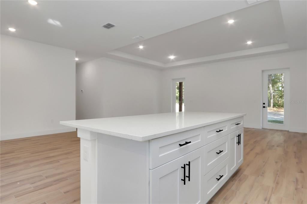 На продажу: $495,000 (3 спален, 2 ванн, 1834 Квадратных фут)