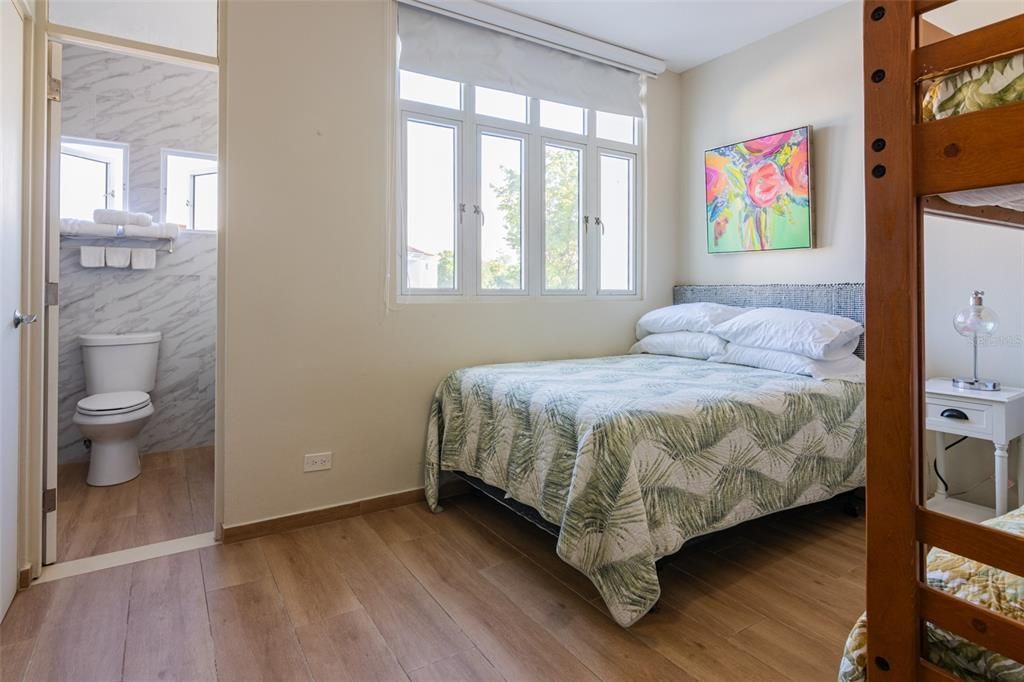 For Sale: $755,000 (3 beds, 4 baths, 1870 Square Feet)