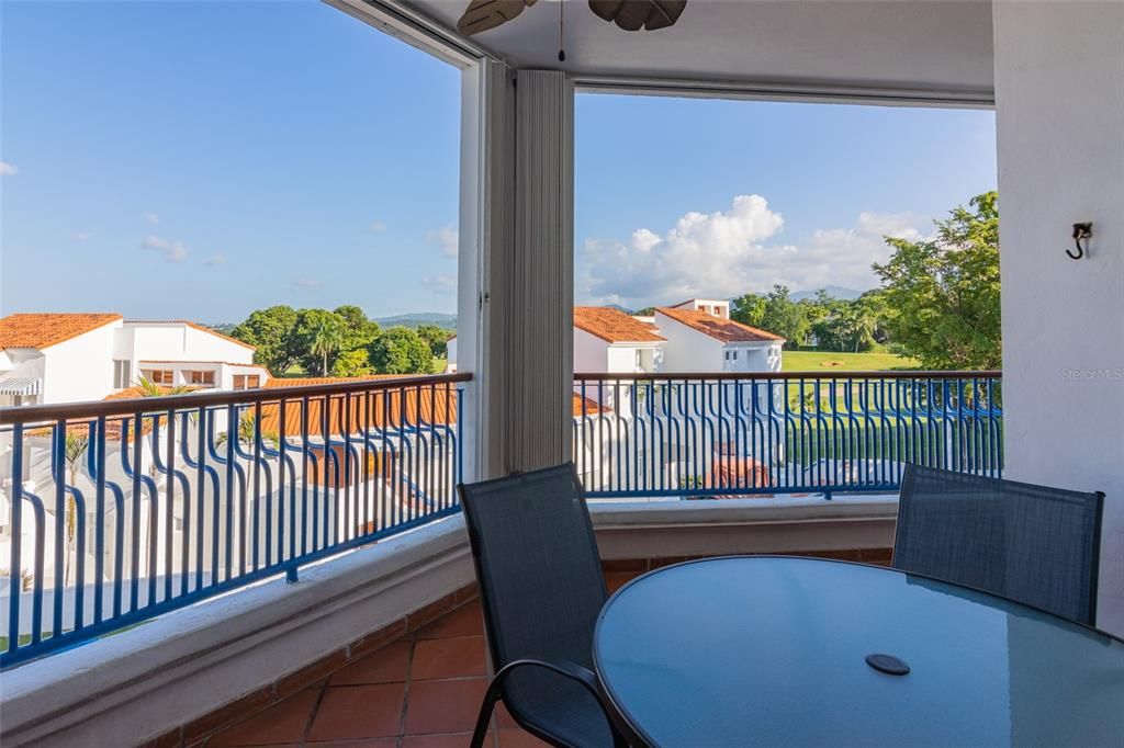 For Sale: $755,000 (3 beds, 4 baths, 1870 Square Feet)