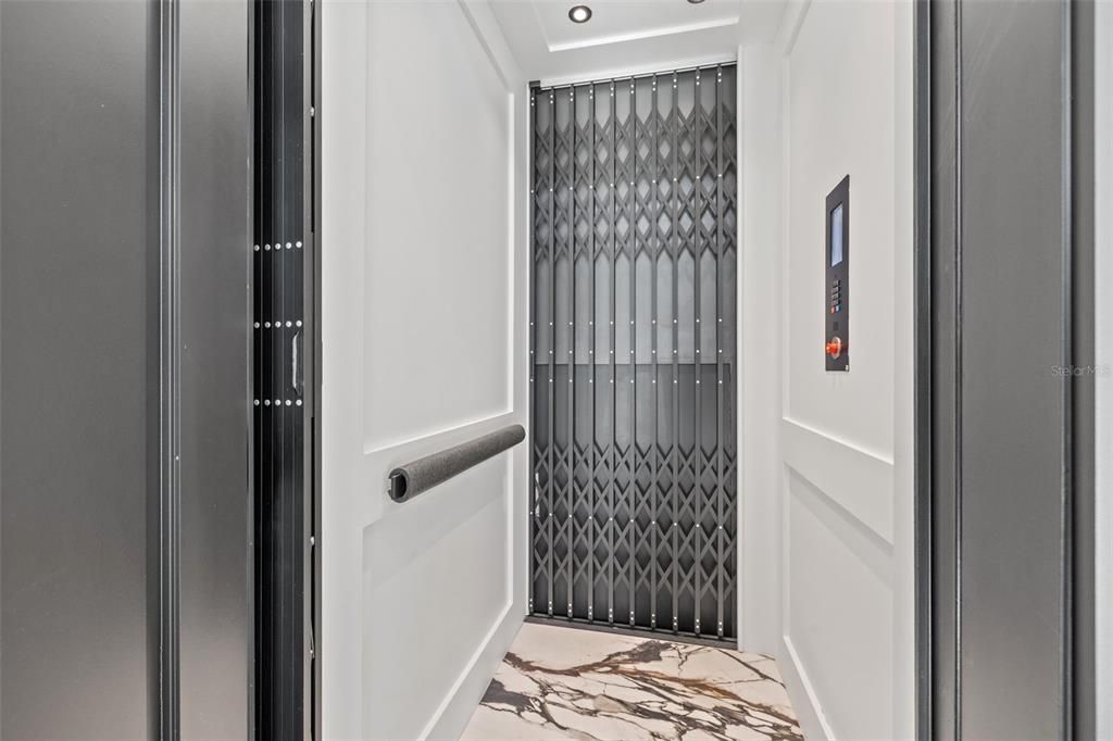 En Venta: $3,150,000 (4 camas, 4 baños, 5200 Pies cuadrados)