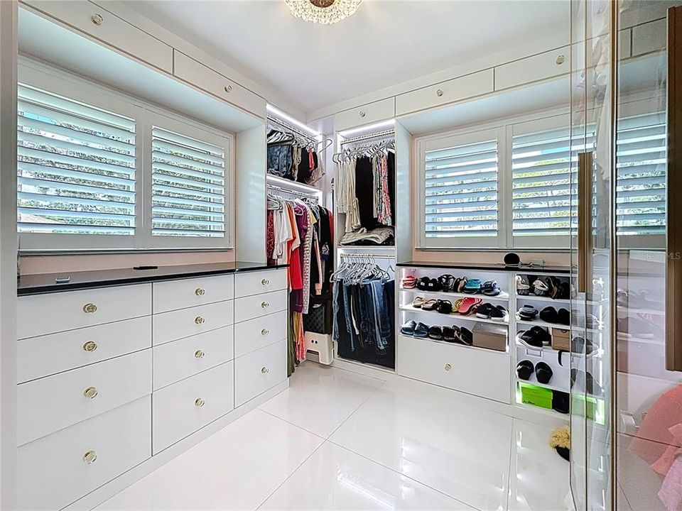 En Venta: $1,550,000 (4 camas, 4 baños, 5673 Pies cuadrados)